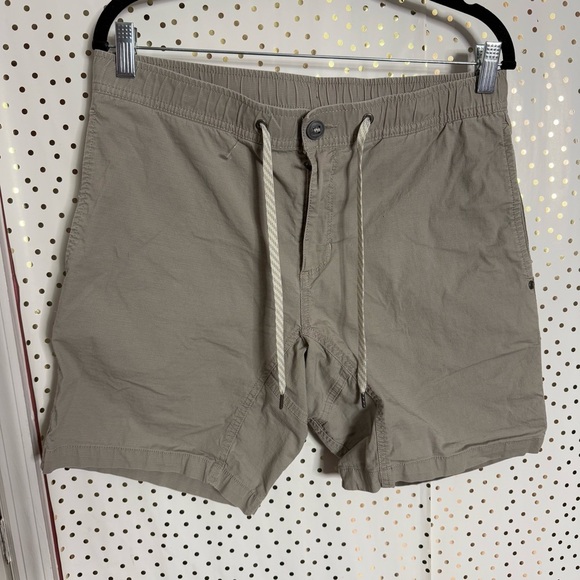 Vuori Men's Casual Shorts - Picture 2 of 9
